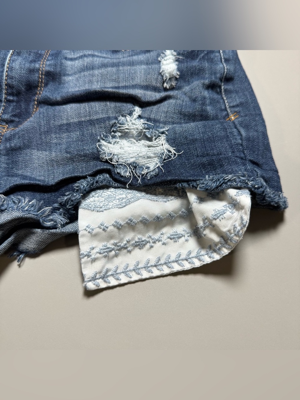 Mudd 5 ripped denim embroidered pockets shortie shorts - Picture 5 of 6